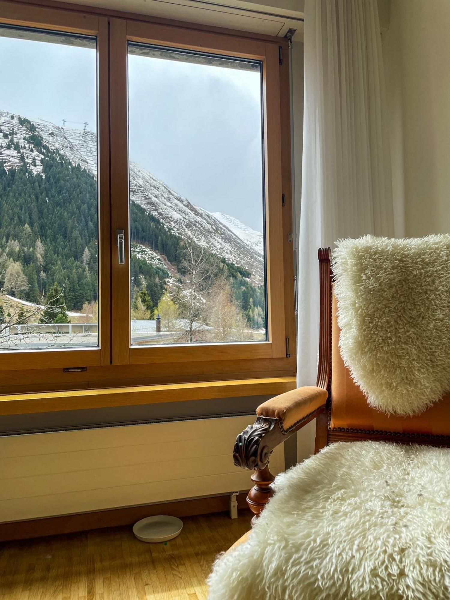 Top Modernes Apartment Im Herzen Von Andermatt Balkon & Bergblick Dış mekan fotoğraf
