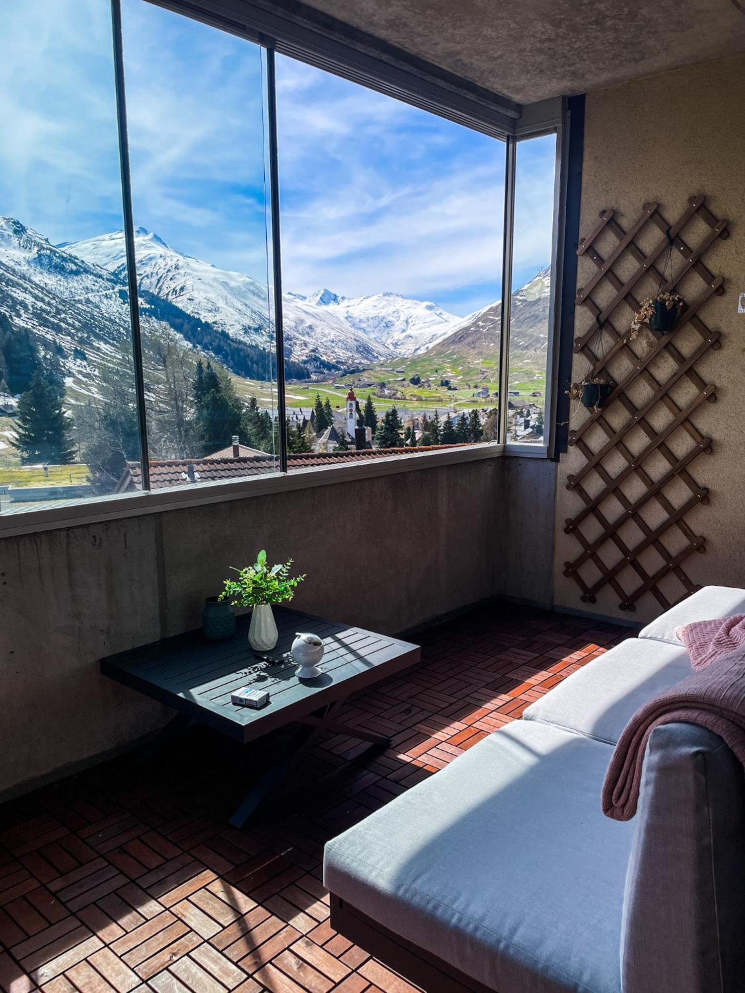 Top Modernes Apartment Im Herzen Von Andermatt Balkon & Bergblick Dış mekan fotoğraf