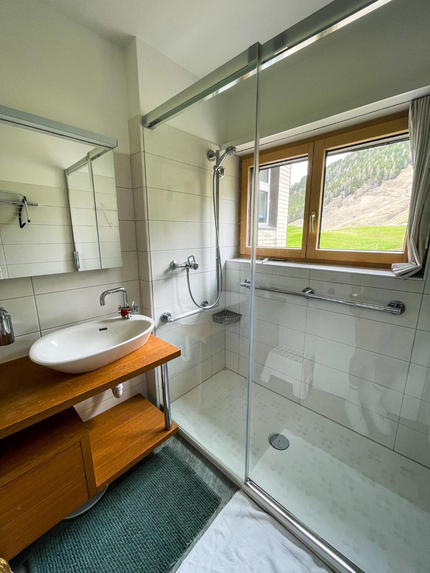 Top Modernes Apartment Im Herzen Von Andermatt Balkon & Bergblick Dış mekan fotoğraf
