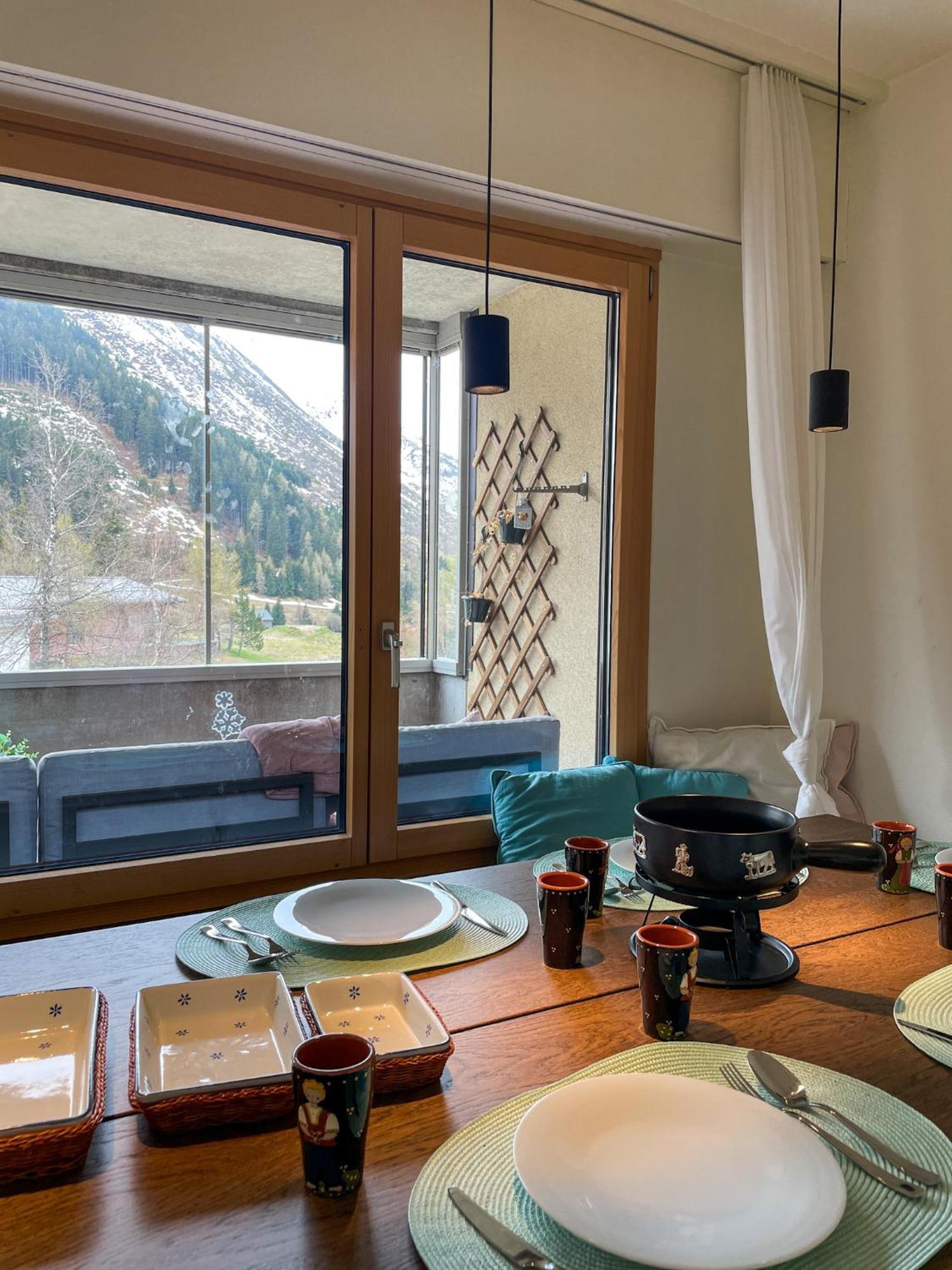 Top Modernes Apartment Im Herzen Von Andermatt Balkon & Bergblick Dış mekan fotoğraf