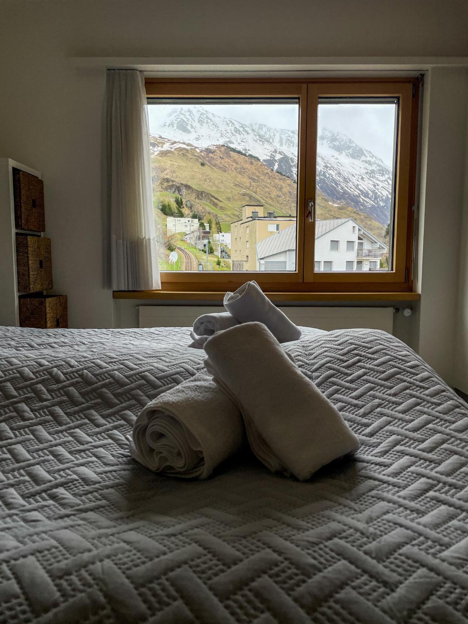 Top Modernes Apartment Im Herzen Von Andermatt Balkon & Bergblick Dış mekan fotoğraf
